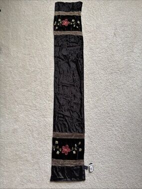 Black Ladies Frangi Scarf